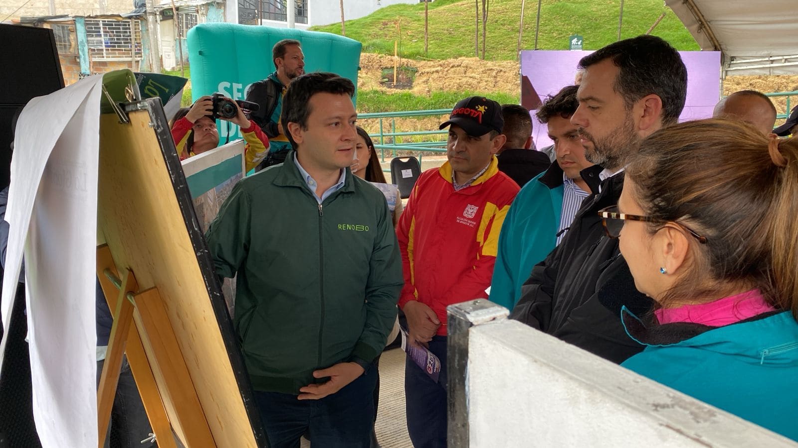 Alcalde Galán recorre proyectos Integrales de Revitalización en el Ámbito del Cable Aéreo San Cristóbal