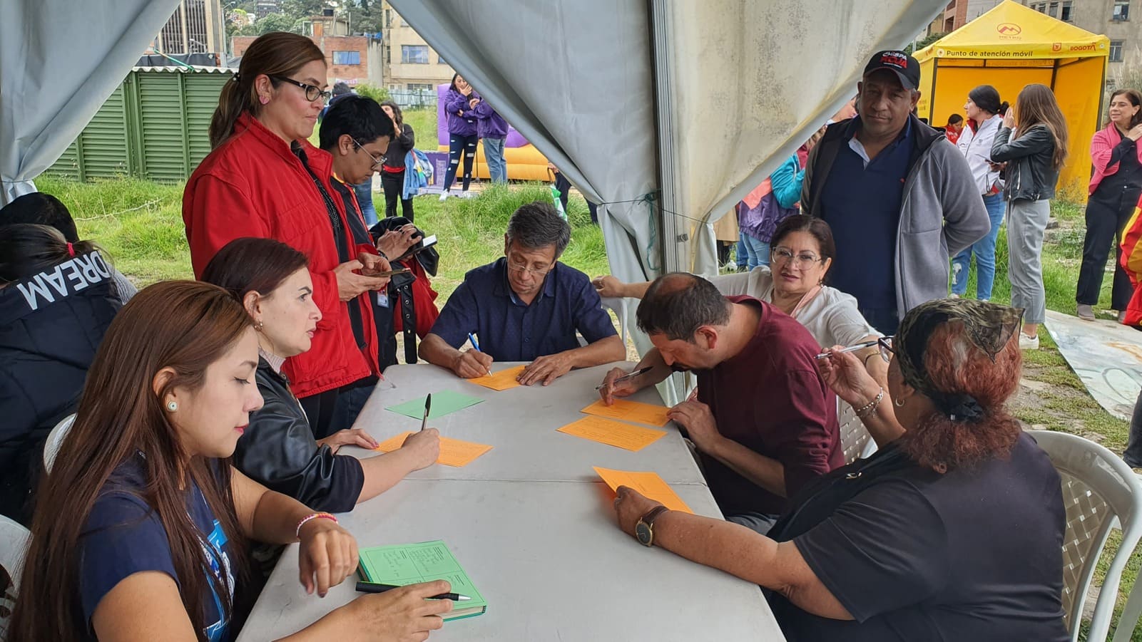 Con el Primer Encuentro de Vecinos se da inicio al Urbanismo Temporal en la Calle 26 con Caracas.